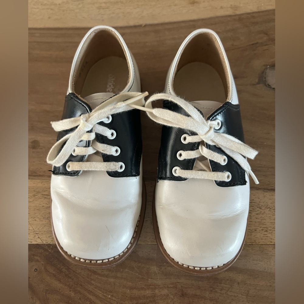 Stride Rite Classic Navy and White Toddler size 8 Saddle Shoes